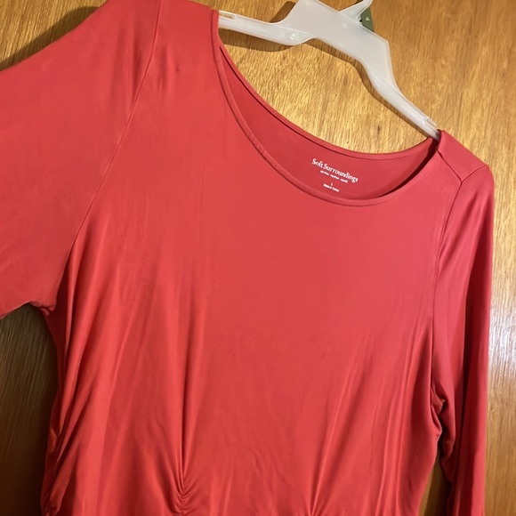 •SOFT SURROUNDINGS•CORAL, 3/4 SLEEVE RUCHING, SCOOPNECK BLOUSE SIZE LARGE - Picture 6 of 8